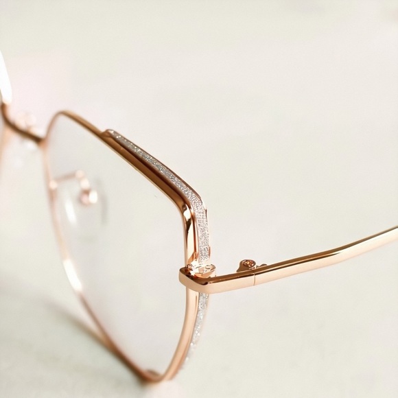 •Round Thin Frame Glasses •Irregular Frame Glasses - Picture 6 of 8